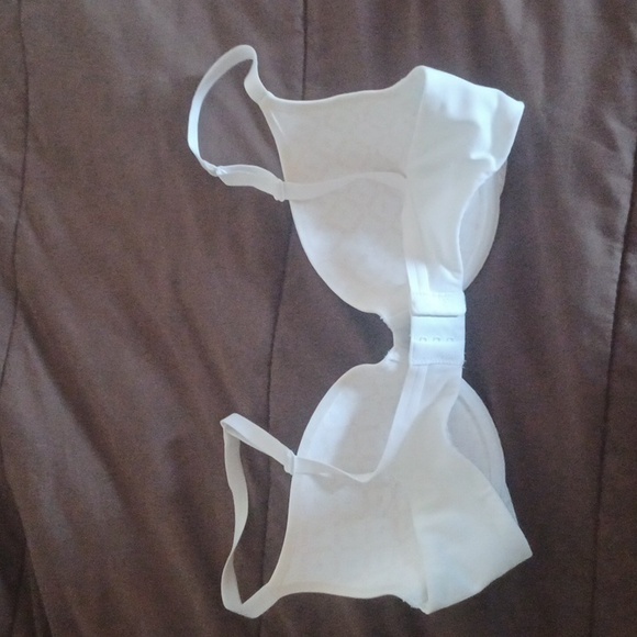 VS Demi UpLift Bra - Picture 2 of 5